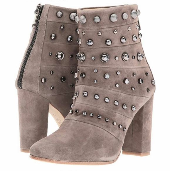 Gorgeous Grommet Detailed Badgley Mischka Booties - Picture 5 of 6